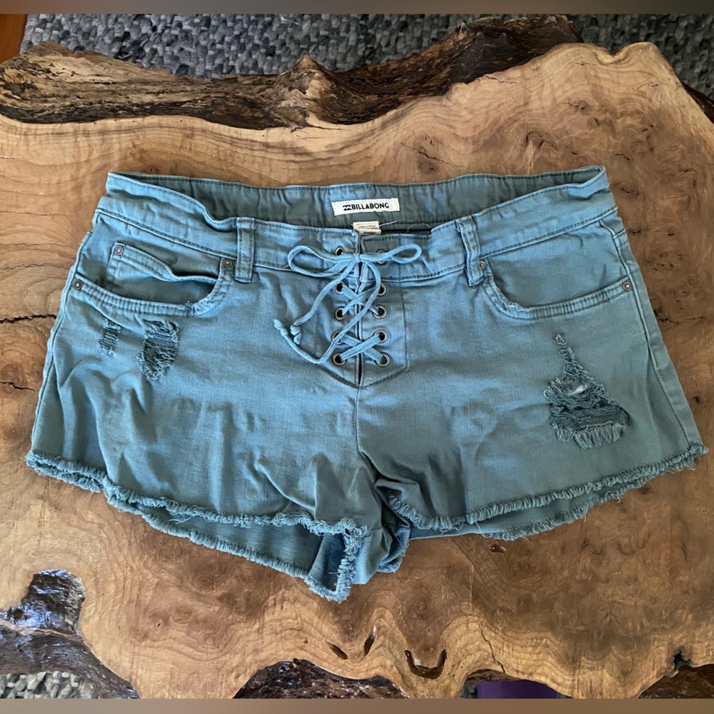 women’s billabong denim short - size 29